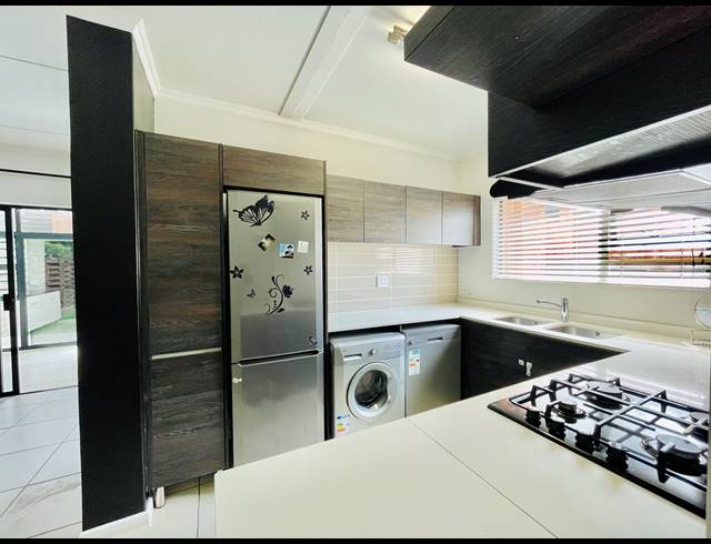 3 BEDROOM APARTMENT RENTED IN OLIVEDALE